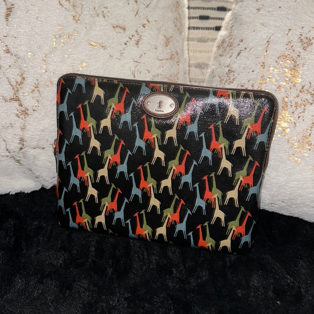 Fossil tablet case